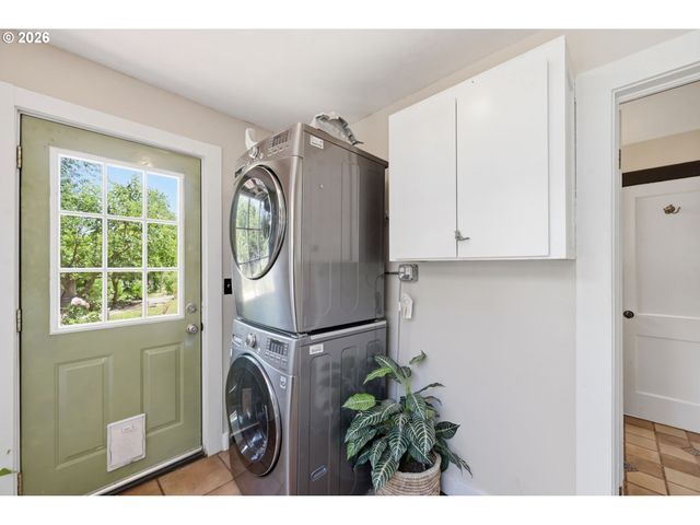 955 KELLY Blvd, Springfield, OR 97477
