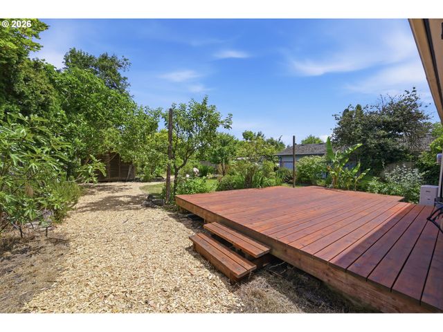 955 KELLY Blvd, Springfield, OR 97477