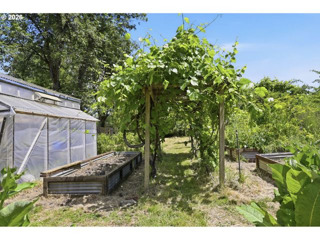 955 KELLY Blvd, Springfield, OR 97477