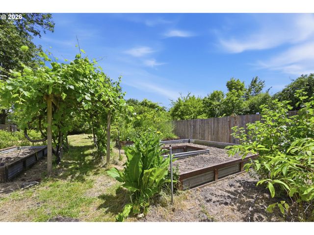 955 KELLY Blvd, Springfield, OR 97477