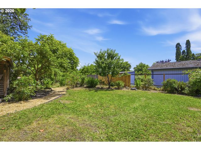 955 KELLY Blvd, Springfield, OR 97477