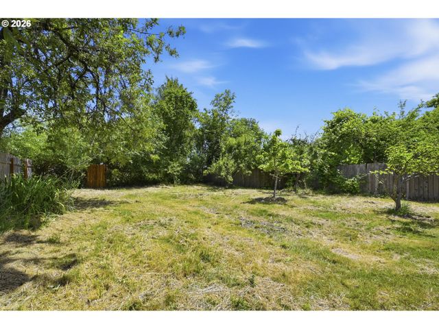 955 KELLY Blvd, Springfield, OR 97477