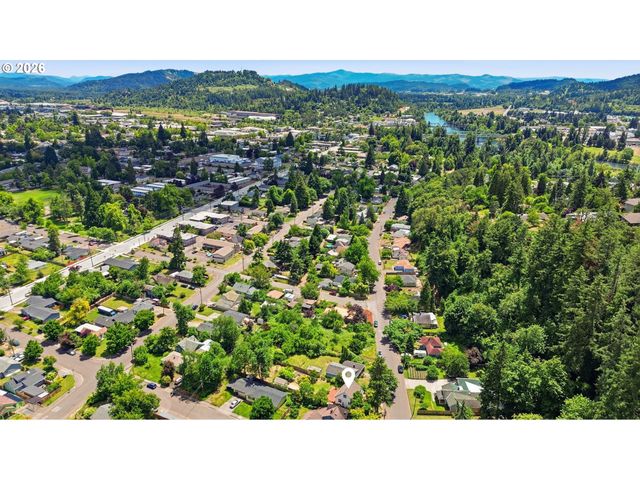 955 KELLY Blvd, Springfield, OR 97477