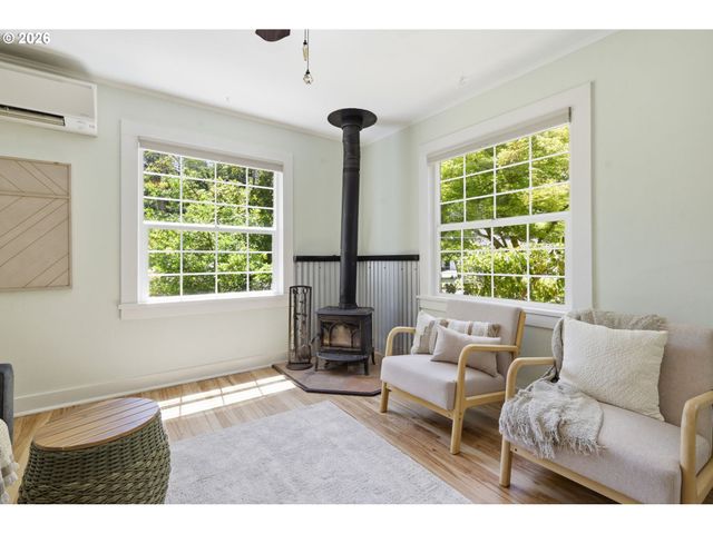 955 KELLY Blvd, Springfield, OR 97477