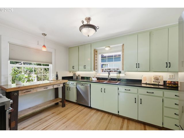 955 KELLY Blvd, Springfield, OR 97477