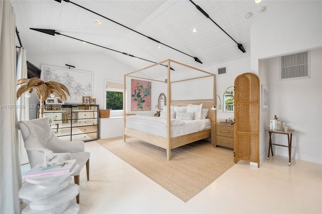 536 Jeronimo Dr, Coral Gables, FL 33146