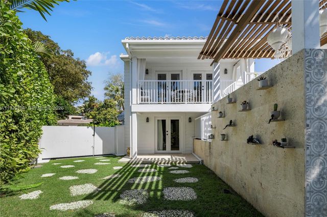 536 Jeronimo Dr, Coral Gables, FL 33146