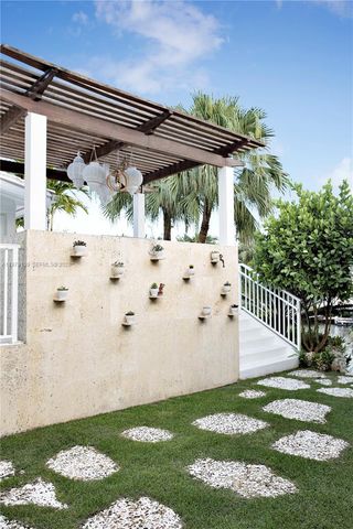 536 Jeronimo Dr, Coral Gables, FL 33146