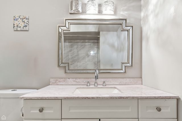 5754 W Lawrence Avenue 1, Chicago, IL 60630