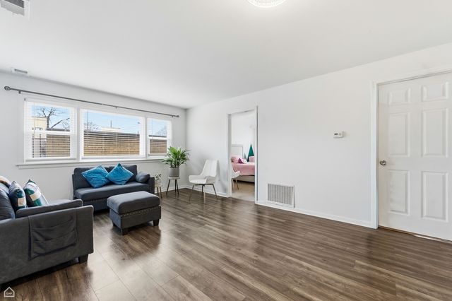 5754 W Lawrence Avenue 1, Chicago, IL 60630