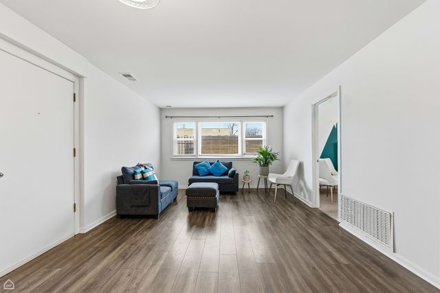 5754 W Lawrence Avenue 1, Chicago, IL 60630