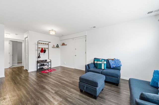 5754 W Lawrence Avenue 1, Chicago, IL 60630