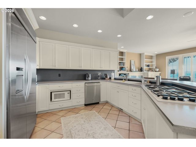211 ALDERWOOD Dr, Chehalis, WA 98532