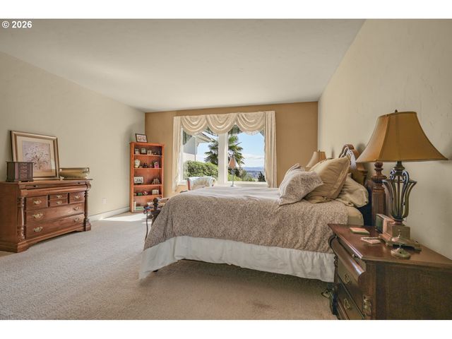 211 ALDERWOOD Dr, Chehalis, WA 98532