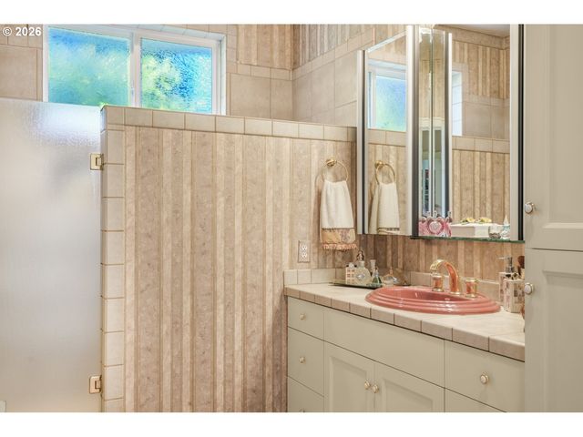 211 ALDERWOOD Dr, Chehalis, WA 98532