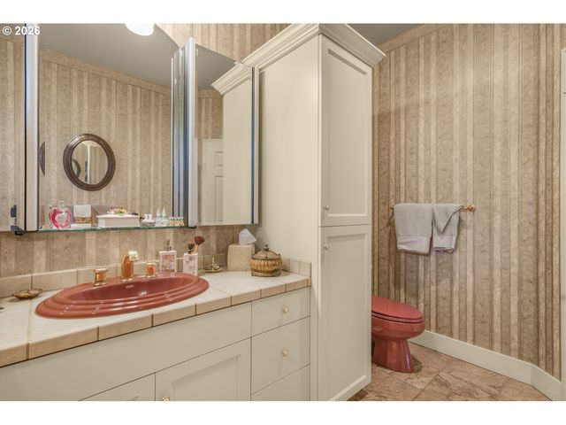 211 ALDERWOOD Dr, Chehalis, WA 98532