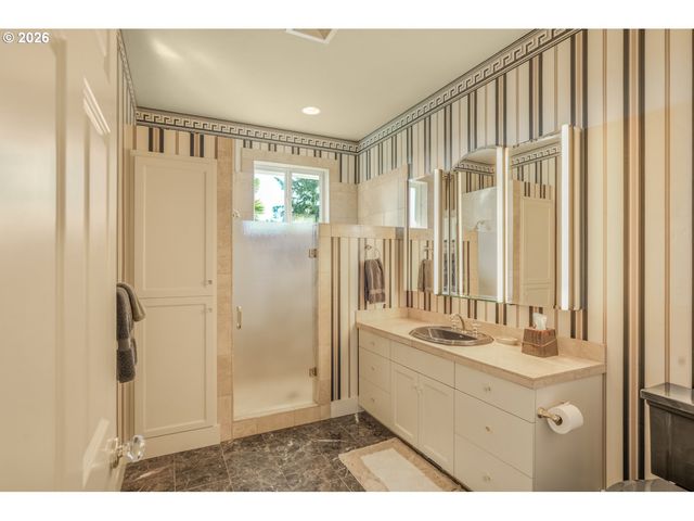 211 ALDERWOOD Dr, Chehalis, WA 98532