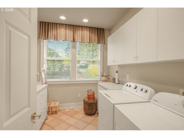 211 ALDERWOOD Dr, Chehalis, WA 98532