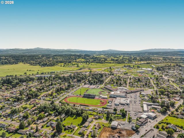 211 ALDERWOOD Dr, Chehalis, WA 98532