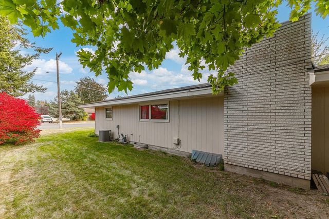 5910 S Crestline St, Spokane, WA 99223