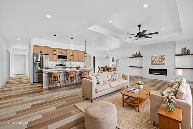 522 Sands Avenue, Janesville, IA 50647