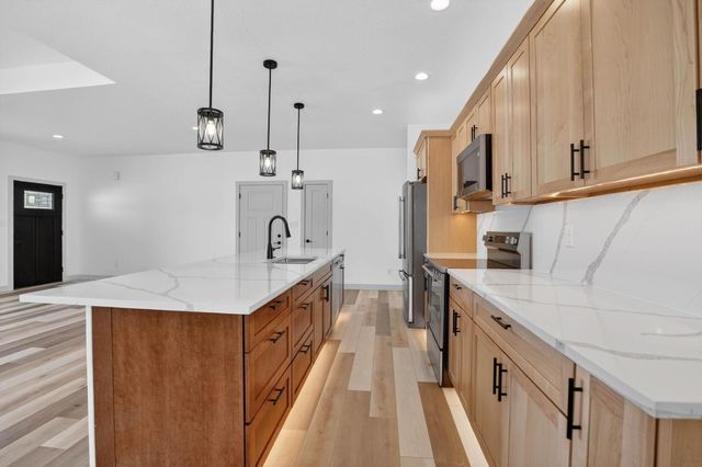 522 Sands Avenue, Janesville, IA 50647