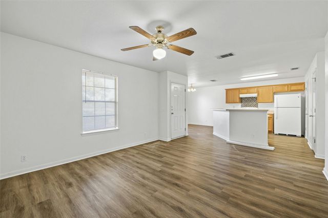 3201 El Salido PKWY Bldg E, Cedar Park, TX 78613