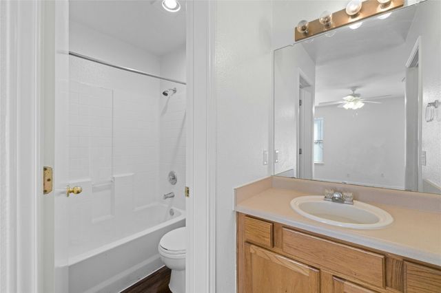 3201 El Salido PKWY Bldg E, Cedar Park, TX 78613