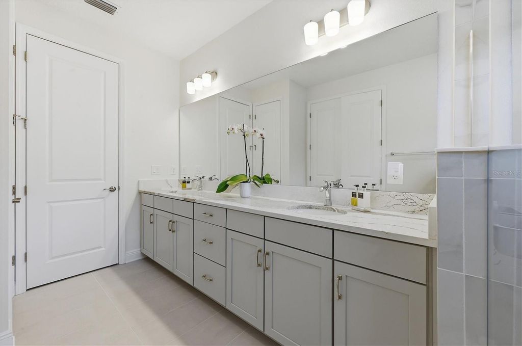 Image 33 of property listing at 17727 SAVORY MIST CIRCLE, Bradenton, FL 34211