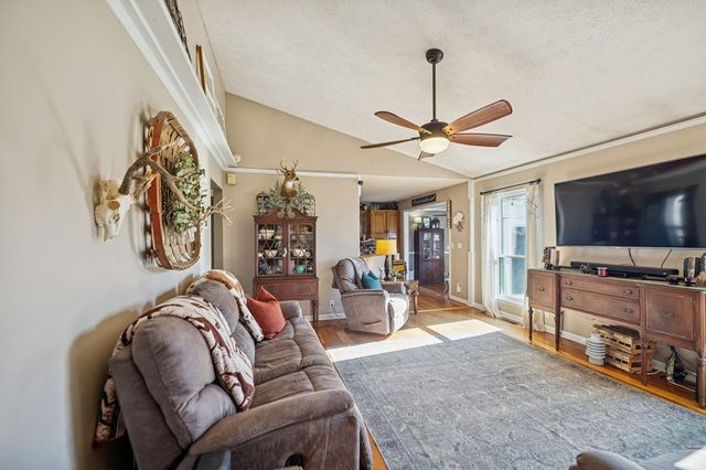 875 Old Stage Rd, Spring City, TN 37381