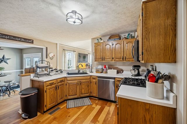 875 Old Stage Rd, Spring City, TN 37381