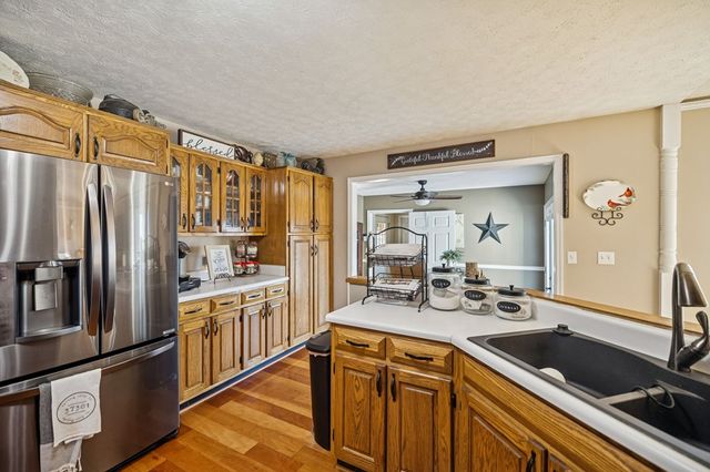 875 Old Stage Rd, Spring City, TN 37381