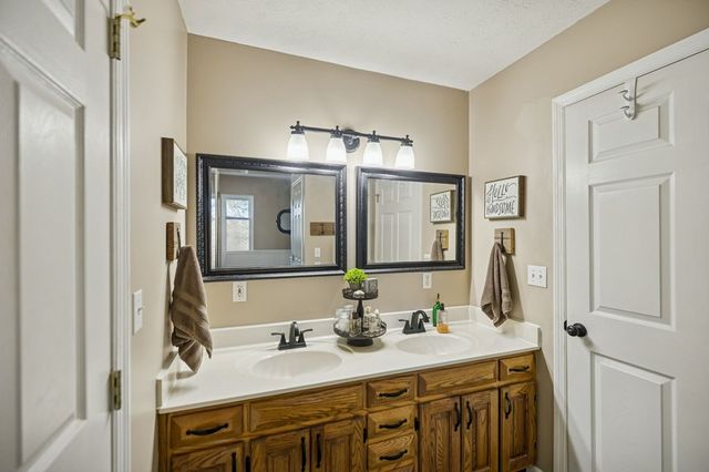 875 Old Stage Rd, Spring City, TN 37381