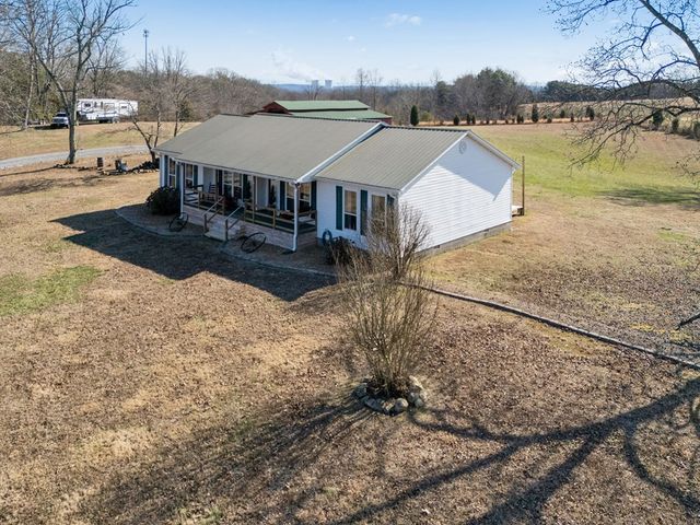 875 Old Stage Rd, Spring City, TN 37381