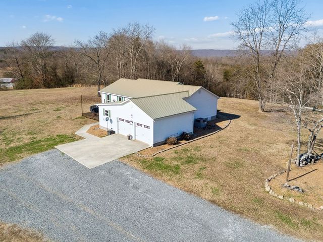 875 Old Stage Rd, Spring City, TN 37381