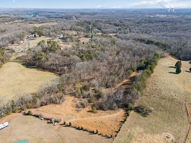 875 Old Stage Rd, Spring City, TN 37381