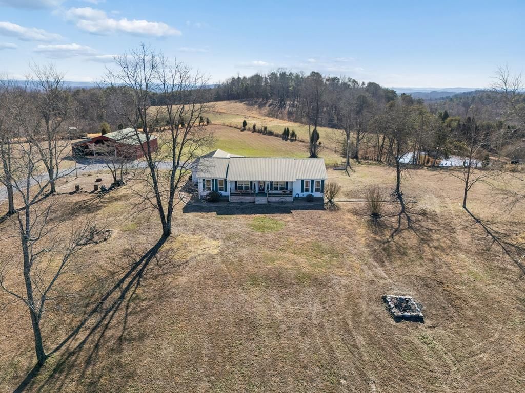 875 Old Stage Rd, Spring City, TN 37381