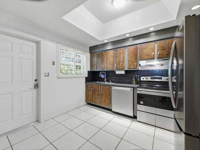 2200 Monroe Street 24, Hollywood, FL 33020