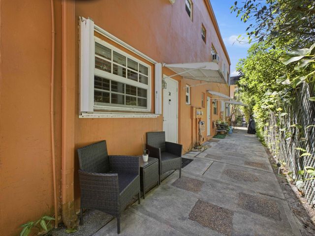 2200 Monroe Street 24, Hollywood, FL 33020