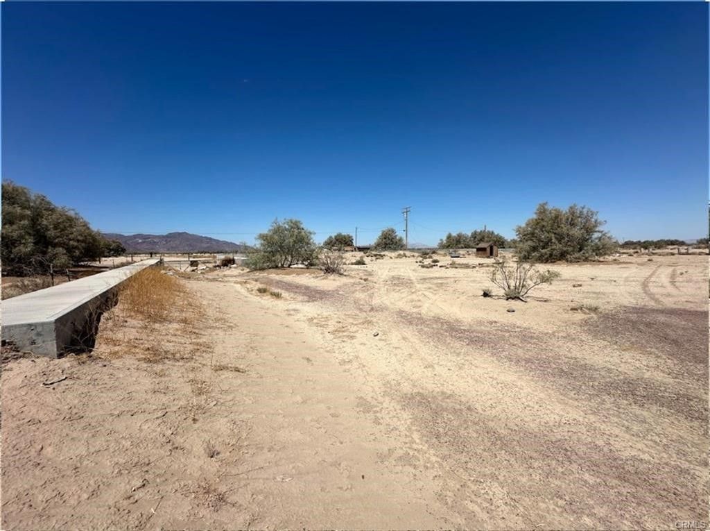 Image 4 of property listing at 30453 Berry, Newberry Springs, CA 92365