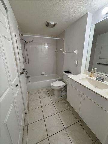 318 CLEARBROOK CIRCLE 106, Venice, FL 34292