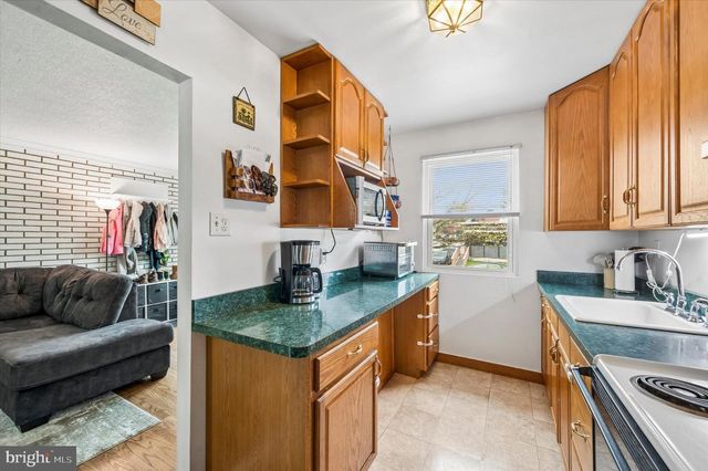 82 HOFFMAN RD, Ridley Park, PA 19078