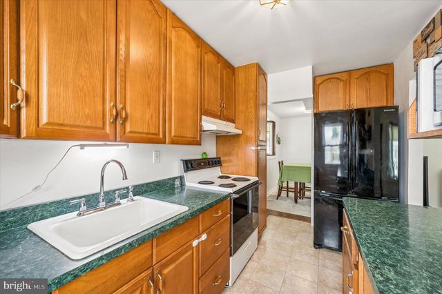 82 HOFFMAN RD, Ridley Park, PA 19078