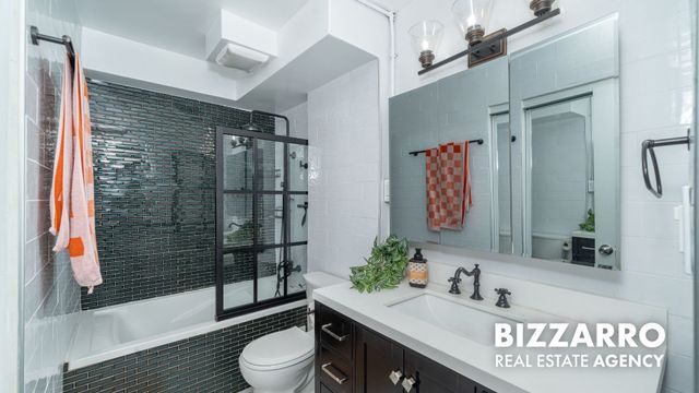 310 W 56th St Apt 8F, New York City, NY 10019