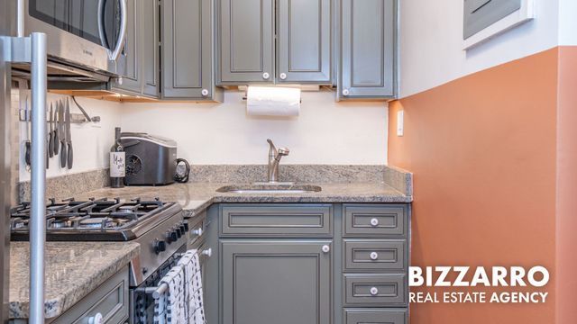 310 W 56th St Apt 8F, New York City, NY 10019