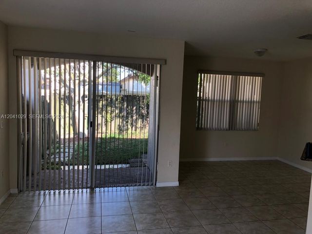 11823 SW 152nd Ct, Miami, FL 33196