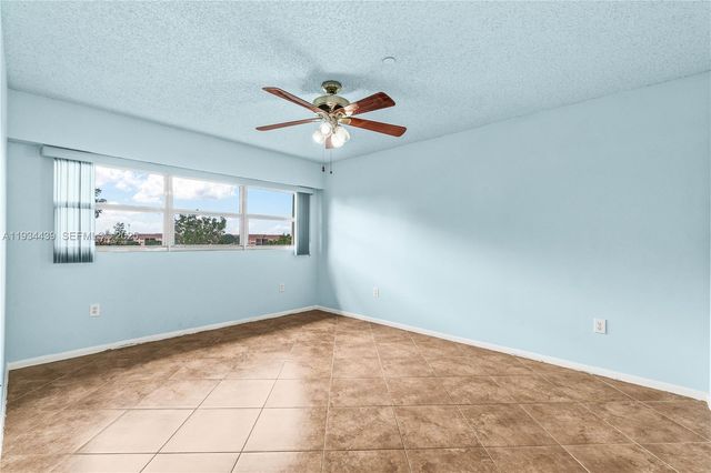 550 SW 138th Ave 409K, Pembroke Pines, FL 33027