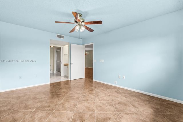 550 SW 138th Ave 409K, Pembroke Pines, FL 33027