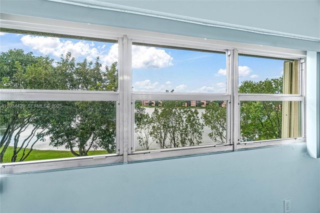 550 SW 138th Ave 409K, Pembroke Pines, FL 33027