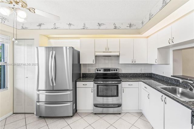 550 SW 138th Ave 409K, Pembroke Pines, FL 33027